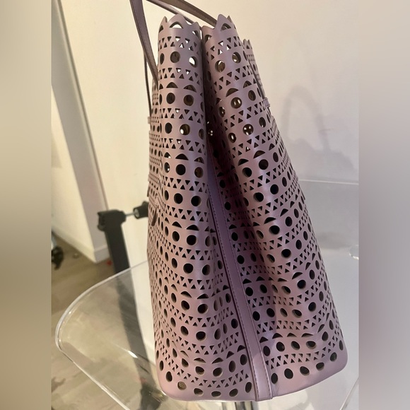 ALAIA Laser Cut Tote - Sandy - Picture 9 of 14